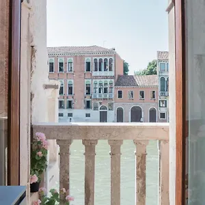 https://luxury-apartment-on-grand-canal-2.hotelinveneto.com